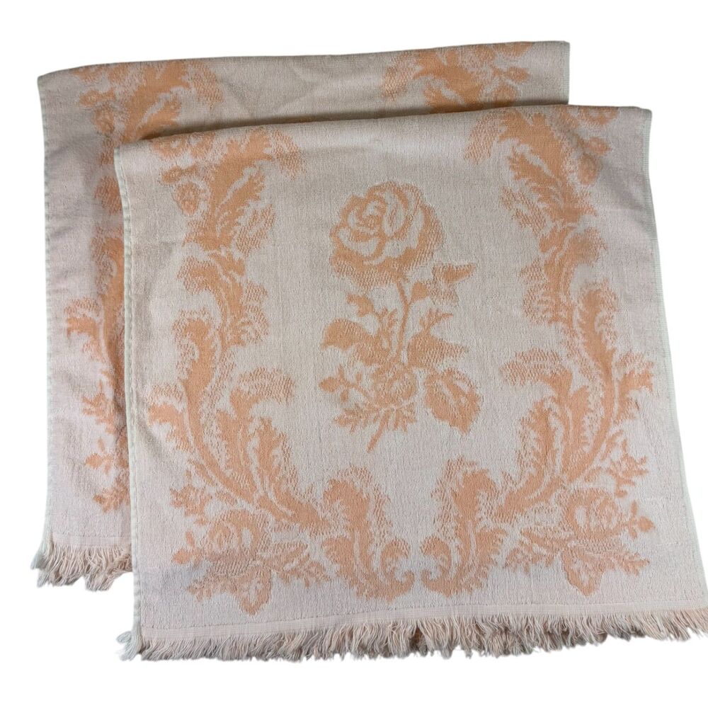 Vintage Lady Pepperell Peach and White Full Legnth Towel Set of 2